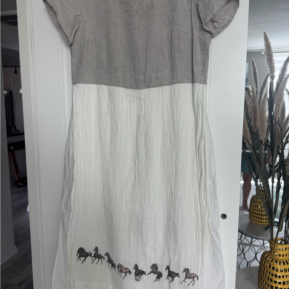 Chic Two-Tone Dress with Horse Motif 100%linen